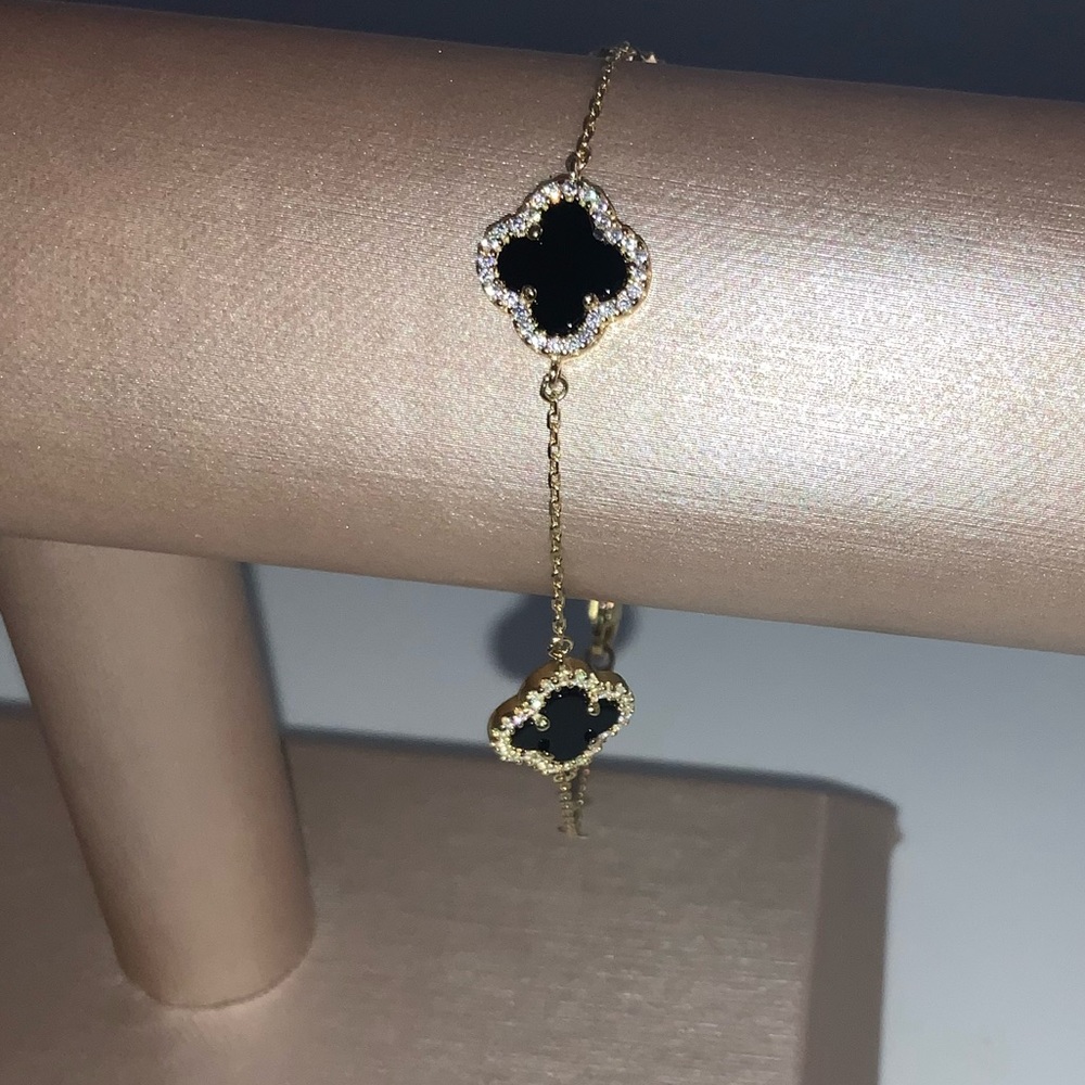 18k Onyx Clover Bracelet